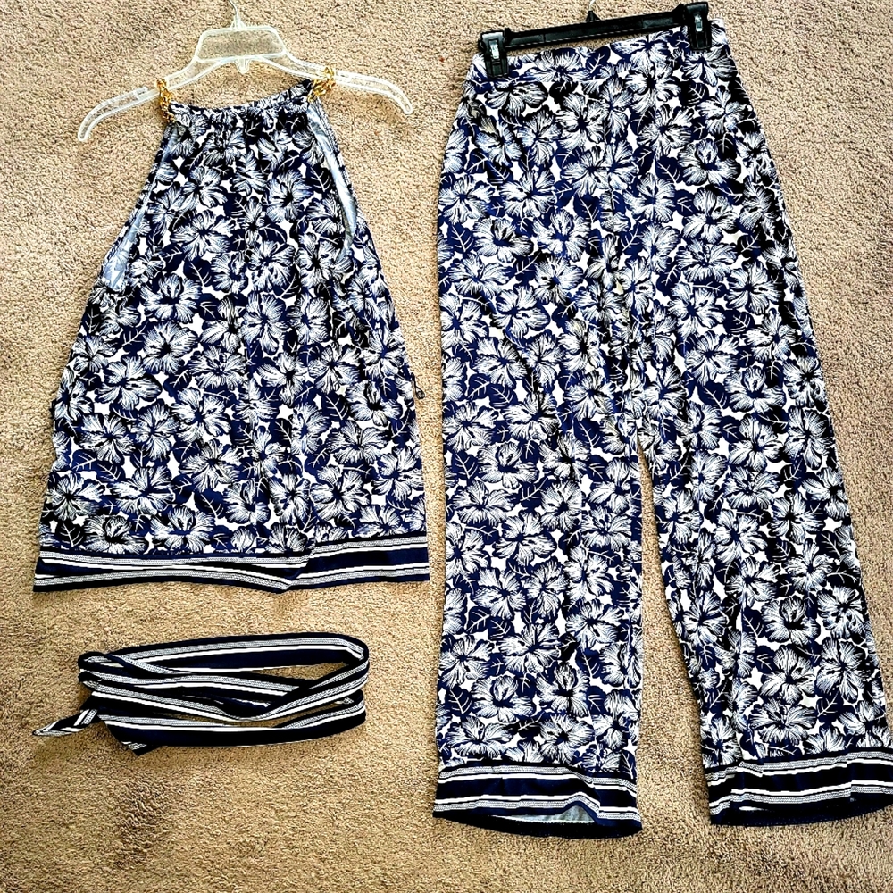 Michael kors 2pc set with belt size Medium